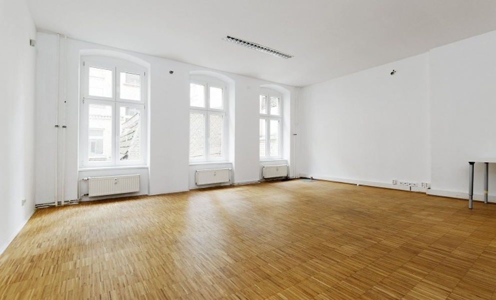 Beautiful Room: 25m², Berlin Mitte, Rosenthaler Platz, WiFi, Cleaning Service