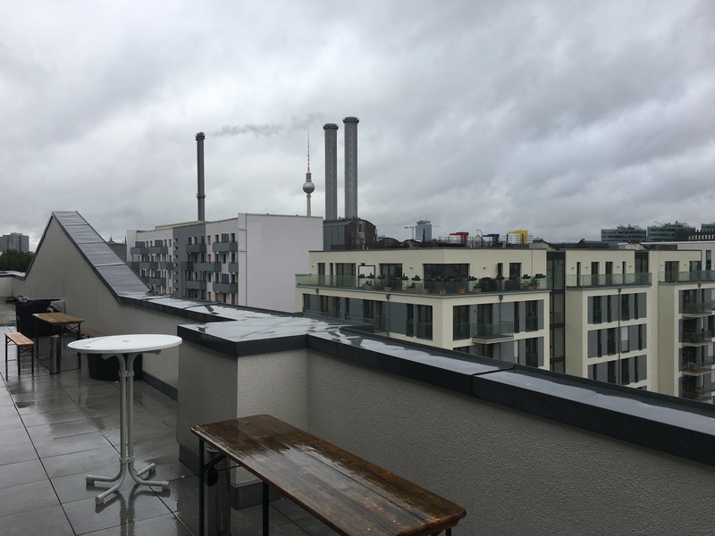 Arbeitsplätze in heller Bürofläche im Herzen Berlins zu vermieten