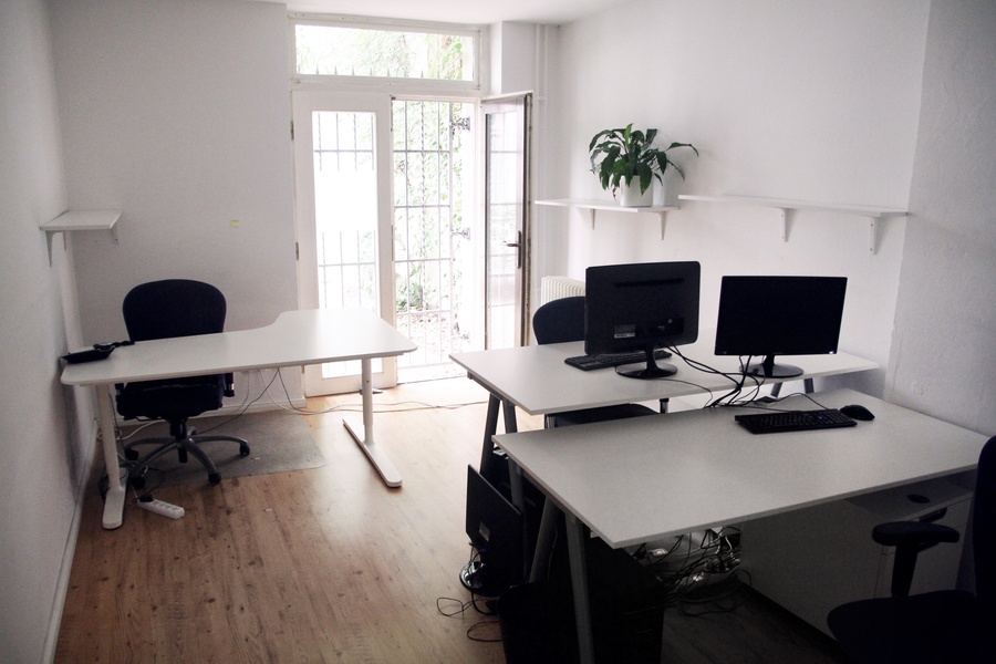 TropenHouse: 3 desks free in shared office in Berlin-Mitte