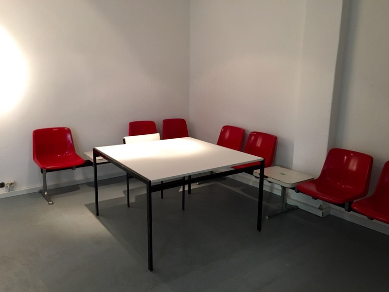 1-2 desks within 65 squaremeters Loft