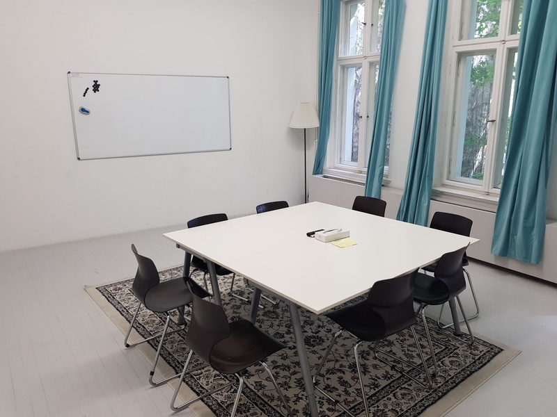 Up to 8 desks in artistic design office close to Friedrichstrasse station