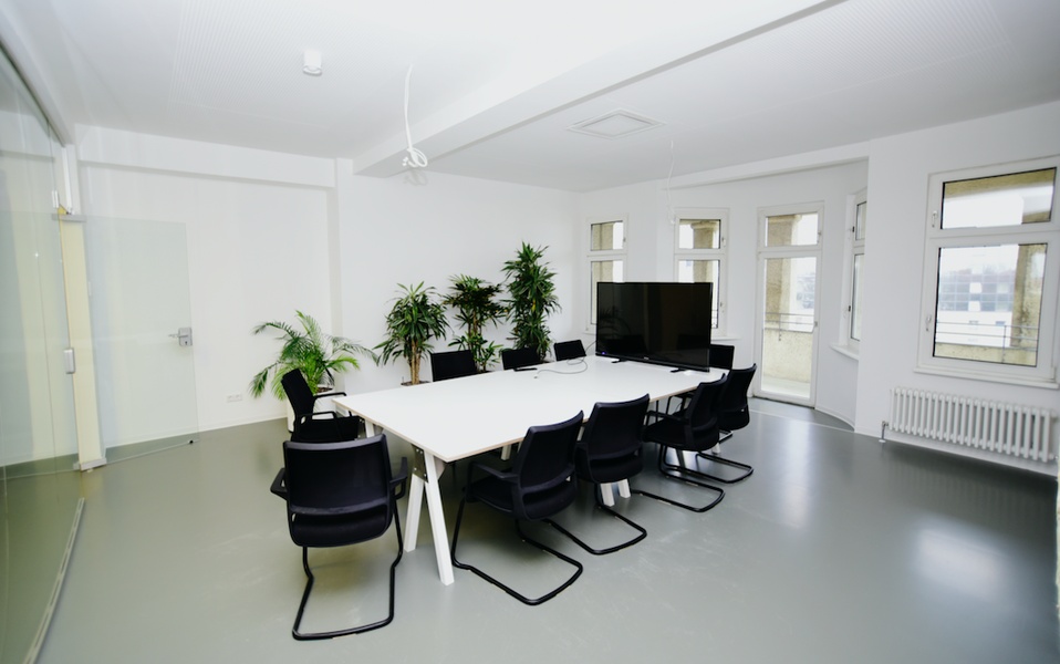 Bright and Cosy Office Space on top floor Building