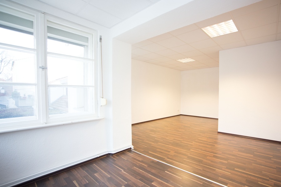 Bright, enclosed office space in Richardkiez with with a great future!