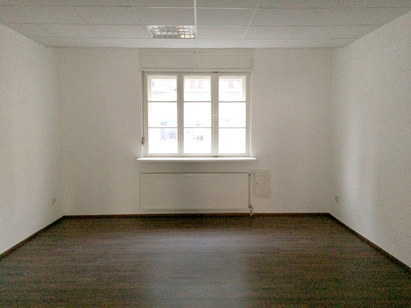 Abgeschlossenes Büro, zwei Räume mit 2-8 Arbeitsplätzen nahe Richardplatz!