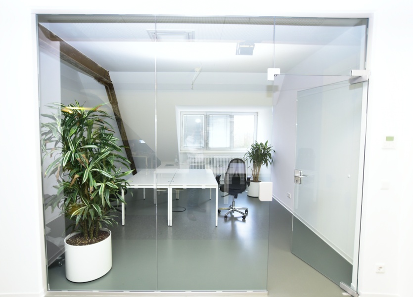 Bright and Cosy Office Space on top floor Building