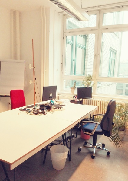 Wanted: Temporary co-renter for furnished, bright, shared office space in Xberg
