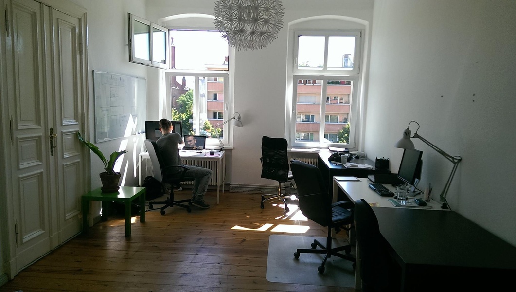 Co-Working Desk in Nice Office Near Schönhauser Allee