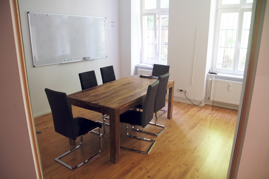 TropenHouse: 3 desks free in shared office in Berlin-Mitte