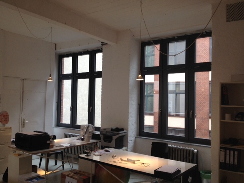 3-4 Schreibtische in einem Studio - Ateliergemeinschaft in Kreuzberg