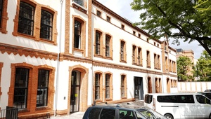 Großzügiger Co-Working Space gegenüber Viktoriapark/Kreuzberg (Tischinsel für 4 Personen)