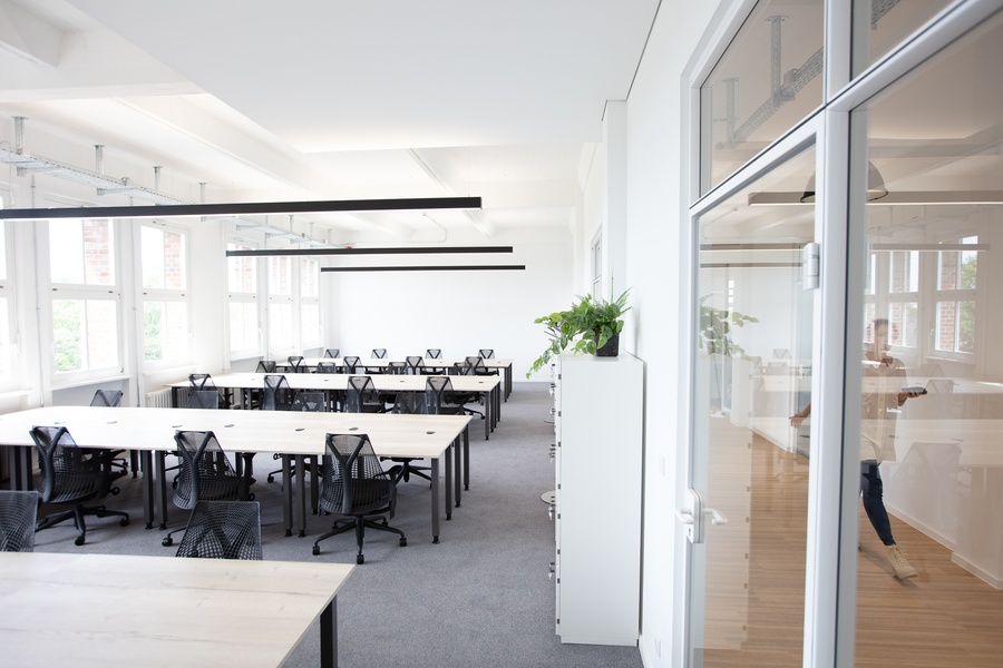 Full-Serviced-Office including meeting rooms, kitchens and common areas