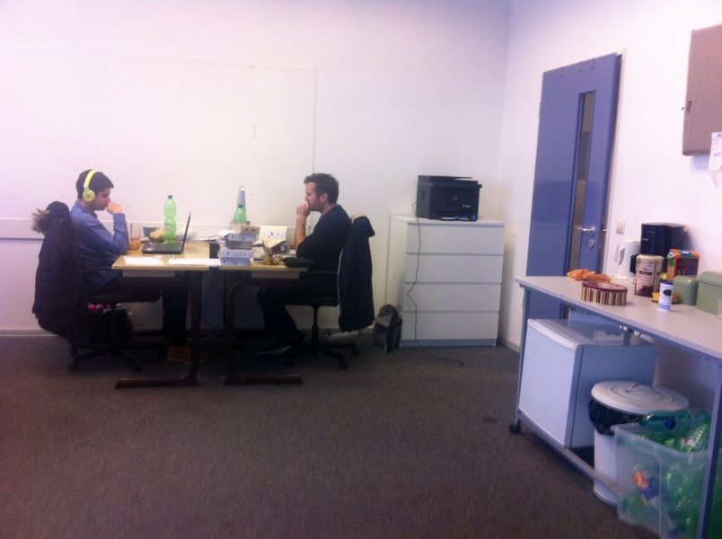 4 desks available in our amazing coworking office