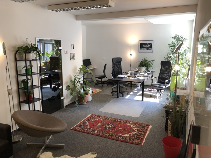 Great and cheap office opportunity in Graefekietz starting October 1st!