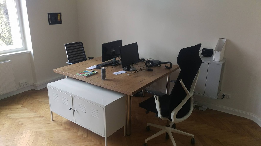 Great Room with Desk & Conference Room (Use on request) & Bathroom with Shower in B-Schmargendorf