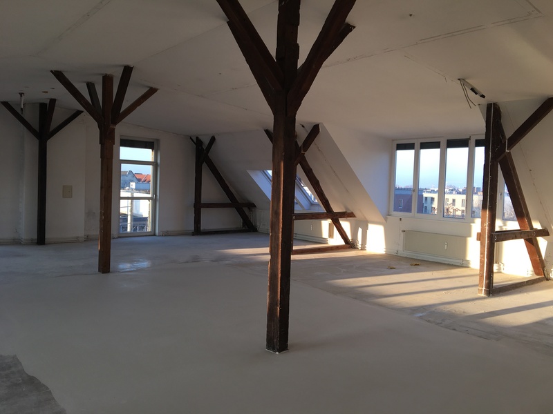 Bright 190m² top-floor office near Treptower Park to sublet