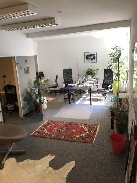 Great and cheap office opportunity in Graefekietz starting October 1st!