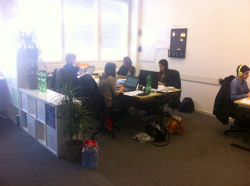 4 desks available in our amazing coworking office