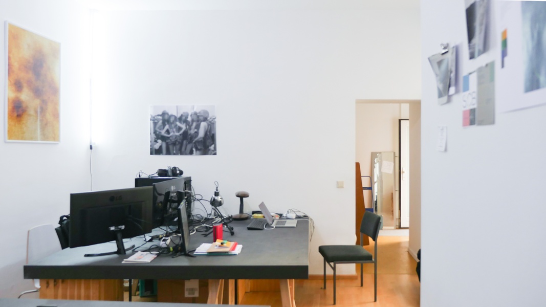 Big Desk in nice shared office in Central Mitte