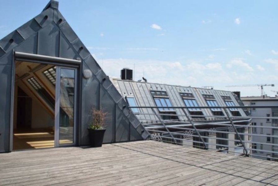 Fantastic office space (100m2) up to 15 people in Mitte is available for a flexible period