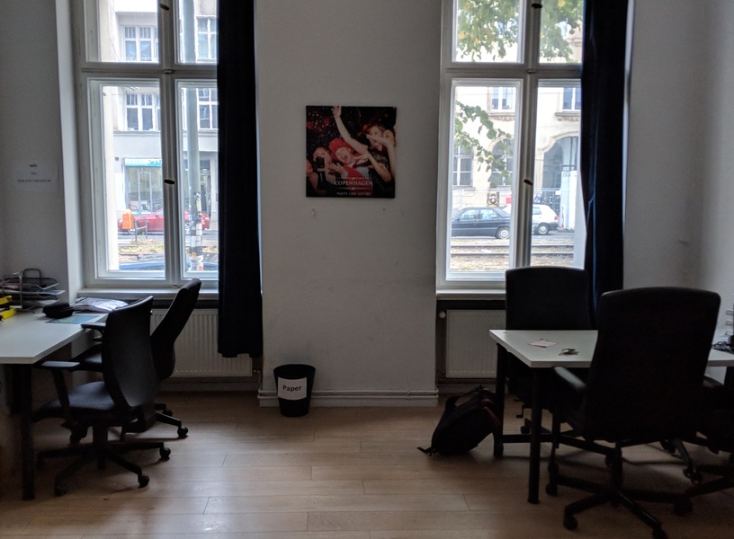 Shared Workspace (1 or 2 desks) @ Rosenthaler Platz